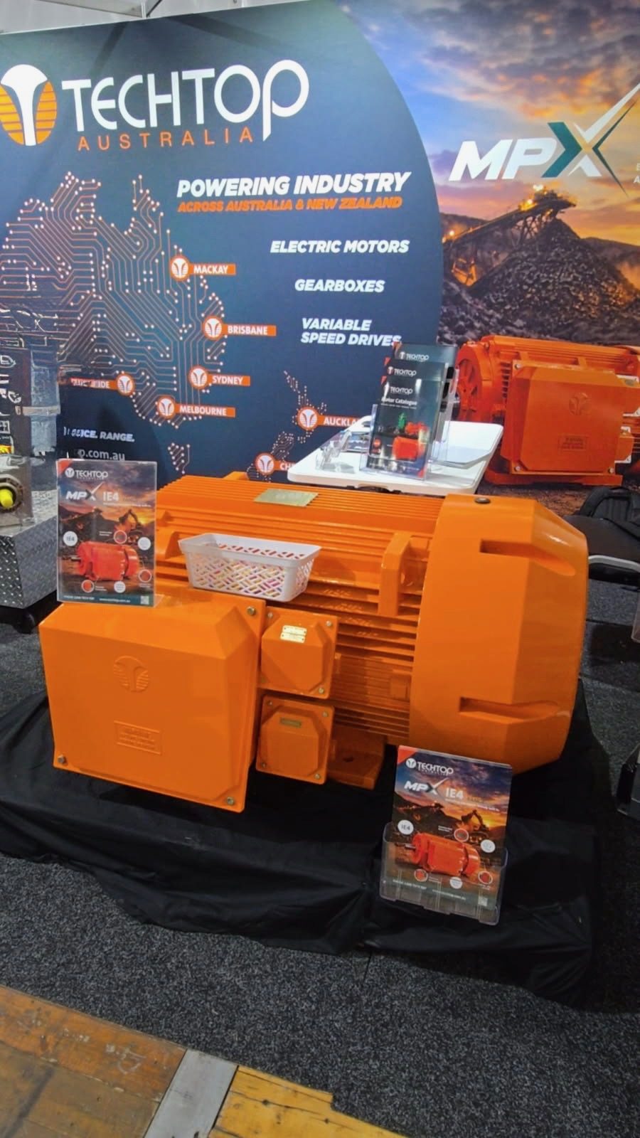 MPX IE4 motor on display